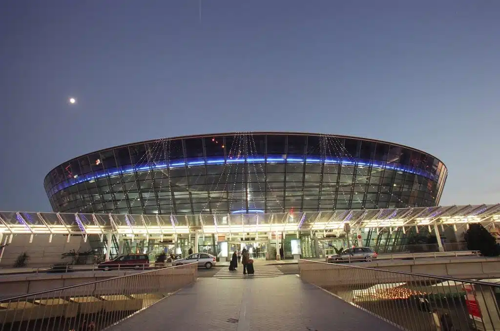 chauffeur privé prive transport vtc taxi uber aéroport nice cote d azur airport