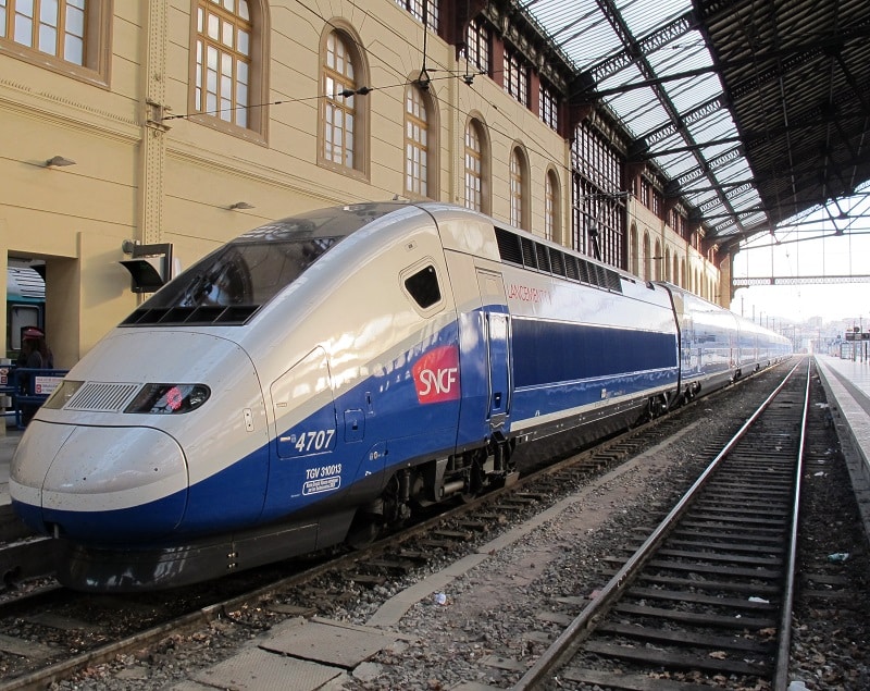 chauffeur privé vtc gare sncf taxi toulon private driver 83