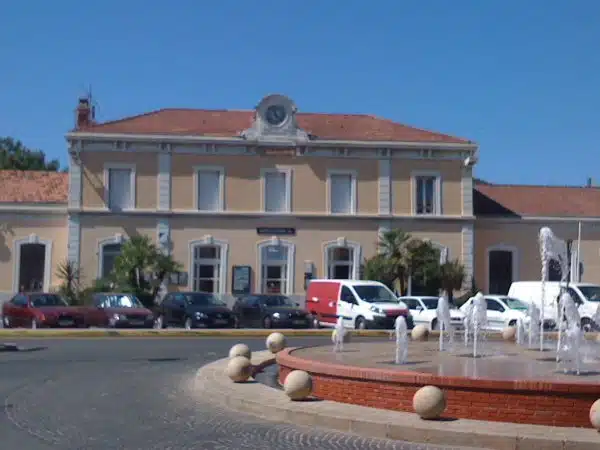 taxi gare de hyeres les palmiers prix tarif reserver reservation commander van